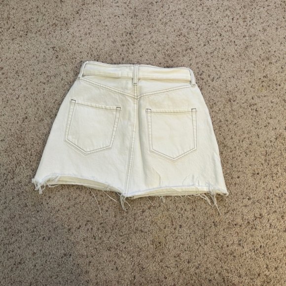 Abercrombie & Fitch: White Jean Mini Skirt w/ a Belt - Picture 4 of 4